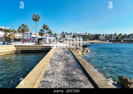 Hafen von Paphos, Erholungsgebiet, Souvenirläden, Meer, Zypern Stockfoto