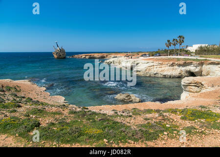 Wrack der Edro III, Meeresgrotten, in der Nähe von Coral Bay, Paphos, Paphos, Zypern Stockfoto
