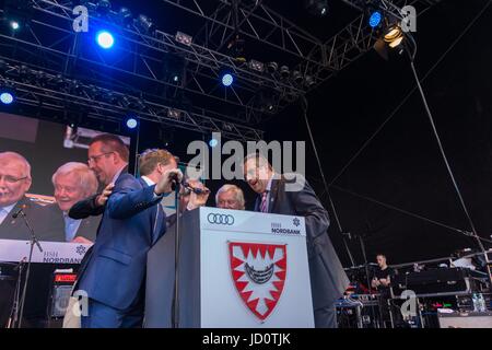 Kiel, Deutschland. 17. Juni 2017. Eindrücke des ersten Tages der Kieler-Woche-2017 mit der Eröffnung von berühmten deutschen TV Host Kai Pflaume © Björn Deutschmann/Alamy Live-Nachrichten Stockfoto