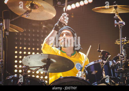 London, UK. 17. Juni 2017. Alan Wren von The Stone Roses Durchführung einen Ausverkauf Show im Wembley Stadion in London, 2017 Credit: Myles Wright/ZUMA Draht/Alamy Live News Stockfoto