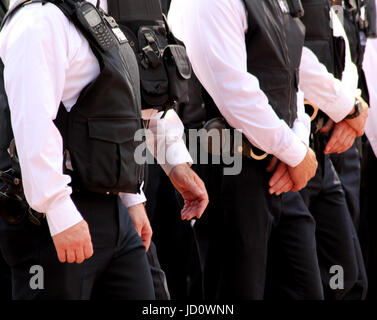 London, UK. 17. Juni 2017. Abstrakte Polizisten während Trooping die Farbe Credit: Chris Carnell/Alamy Live-Nachrichten Stockfoto
