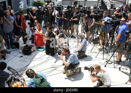 Norristown, Pennsylvania, USA. 13. Juni 2017. Medien sammeln für ein Presser im Montgomery County Court House während der Studie Kredit: Ricky Fitchett/ZUMA Draht/Alamy Live News Stockfoto