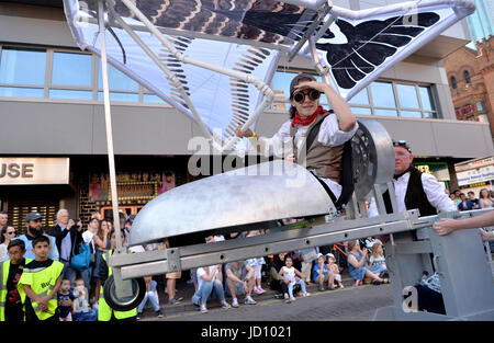 Sommer im Southside Festival in Birmingham, West Midlands, England, Großbritannien. Die jährliche Veranstaltung findet im Juni statt und wird von der Birmingham Hippodrome Theatre organisiert. Stockfoto