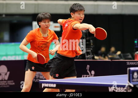Tokyo Metropolitan Gymnasium, Tokio, Japan. 17. Juni 2017. Chen Xingtong & Sonne Yingsha (CHN), 17. Juni 2017 - Tischtennis: ITTF World Tour Japan Open 2017 Women Doppel-Finale am Tokyo Metropolitan Gymnasium, Tokio, Japan. Bildnachweis: Naoki Nishimura/AFLO SPORT/Alamy Live-Nachrichten Stockfoto