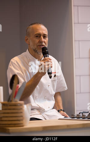 Birmingham, Vereinigtes Königreich. 18. Juni 2017. Michel Roux Jr. auf das gute Essen Bühne reden, sein Restaurant und sein neues Buch Credit: Steven Reh/Alamy Live News Stockfoto