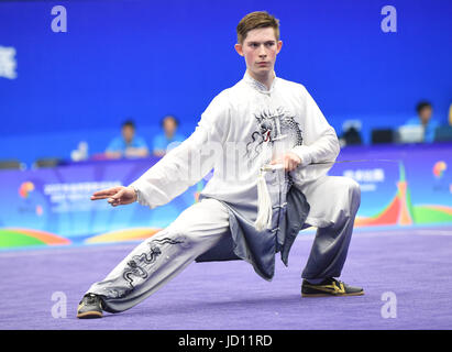 Guangzhou, China Guangdong Provinz. 18. Juni 2017. Ivan Krasnobaev Russlands konkurriert, während die alle Runde Wettbewerb der Herren Taijiquan und Taijijian bei 2017 BRICS Games in Guangzhou, Guangdong Provinz Süd-China, 18. Juni 2017. Bildnachweis: Lu Hanxin/Xinhua/Alamy Live-Nachrichten Stockfoto