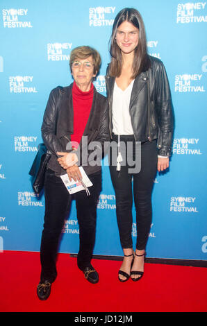 Sydney, Australien. 17. Juni 2017. VIPs und Prominente gehen den roten Teppich vor dem Sydney Film Festival "Okja" screening, die während der Closing Night des Festivals am Staat Cusio stattfand. Bildnachweis: Mjmediabox/Alamy Live-Nachrichten Stockfoto