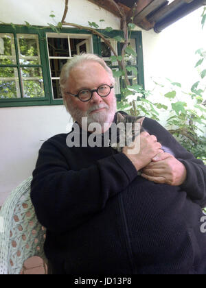 Kopreinigg, Österreich. 10. Juni 2017. Österreichischer Schriftsteller Gerhard Roth fotografiert in seinem Haus in Kopreinigg, Österreich, 10. Juni 2017. Foto: Amadeus Ulrich/Dpa/Alamy Live News Stockfoto