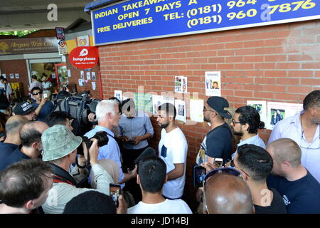 West-London, UK 17. Juni 2017.Boxer Amir Khan besucht die Grenfell Turm-Opfer Stockfoto