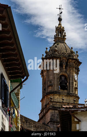 Nuestra Señora De La Asunción y del Manzano Kirche. Hondarribia. Fuenterrabia. Baskisches Land, Spanien, Europa. Stockfoto