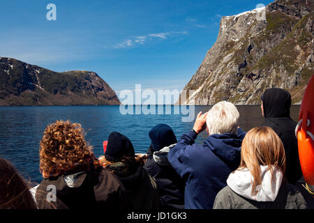 Menschen Bootstour auf Western Brook Pond, Gros Morne National Park, Neufundland, Kanada Stockfoto