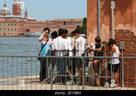 Venedig, 17. Juni 2017 Ehe Campello-Morata - Samstag, 17 Juni um 17 Uhr in diesem Jahr 2017 Alice Campello und Alvaro Morata während der Zeremonie heiraten feierte die Kirche Redentore in Venedig - die Kinder warten Alvaro Morata Stockfoto