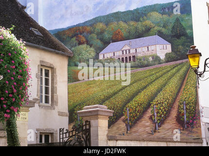 "Trompe-l"œil"(das Auge täuschen) unter dem Motto Weinberg Wandbild an Seitenwand der Domaine De La Pousse d ' or Hotel Felix Ziem, Volnay, Côte d ' or, Frankreich. Stockfoto