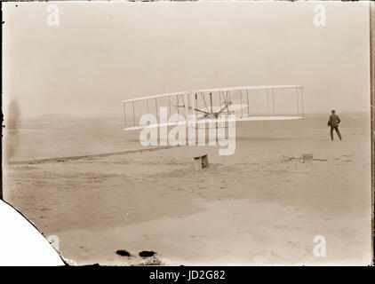 Erstflug, 120 Fuß in 12 Sekunden, 10:35; Kitty Hawk, North Carolina. Stockfoto