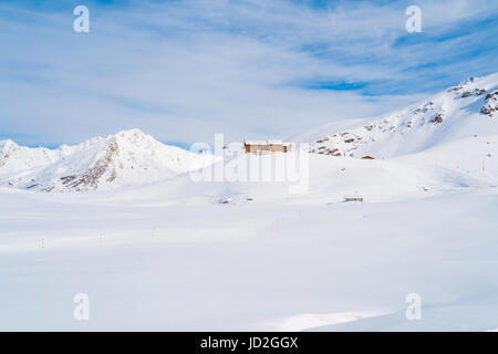 Alpen Berge mit Schnee in Val Thorens, Frankreich Stockfoto