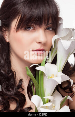 Frau im Beauty Portrait auf weißem Hintergrund Stockfoto