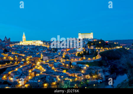 Übersicht, Nachtansicht. Toledo, Spanien. Stockfoto