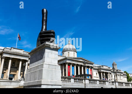 "Wirklich gut" Skulptur von David Shrigley auf der Fourth Plinth am Trafalgar Square in London UK 2017 Stockfoto