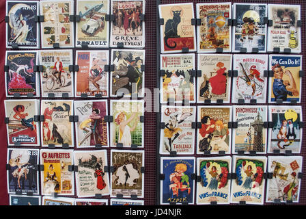 PARIS FRANKREICH - DRUCKEN DES ALTEN WERBEN FÜR DEN VERKAUF IN SOUVENIRS GESCHÄFTE - PARIS VINTAGE - PARIS BOUQUINISTE SHO © Frédéric BEAUMONT Stockfoto