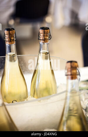 Italienischer Schaumwein frisches Eis, Umgebungslicht Stockfoto