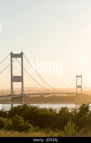 Die ersten Severn Bridge, eine Hängebrücke, abgeschlossen im Jahre 1966 tragen M48 zwischen England und Wales. Stockfoto