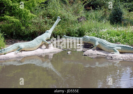 Dinosaurier-Figuren im Crystal Palace Park, South Londonr Stockfoto