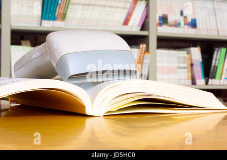 Bibliothek bar Code Scanner, die Bibliothek notwendige Ausrüstung. Stockfoto