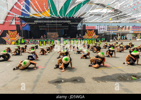 Praxis für Teilnehmer für Aliwan Fiesta in Manila Philippinen Stockfoto