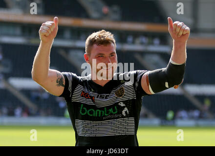 Scott Taylor von Hull feiert nach dem Viertelfinale des Ladbrokes Challenge Cup im KCOM Stadium, Hull. DRÜCKEN SIE VERBANDSFOTO. Bilddatum: Sonntag, 18. Juni 2017. Siehe PA Story RugbyL Hull. Das Foto sollte lauten: Richard Sellers/PA Wire. EINSCHRÄNKUNGEN: Nur für redaktionelle Zwecke. Keine kommerzielle Nutzung. Keine falsche kommerzielle Vereinigung. Keine Videoemulation. Keine Bildbearbeitung. Stockfoto