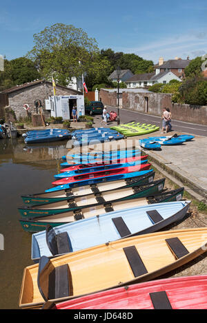 Bootsverleih am Äbte Quay entlang dem Fluss Frome in Wareham, Dorset England UK. Stockfoto