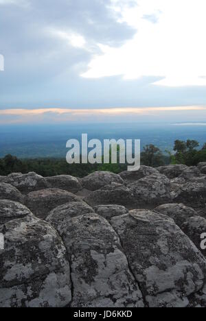 Schalenförmigen Stein. Der Pa Hin Ngam Nationalpark in Chaiyaphum, Thailand Stockfoto