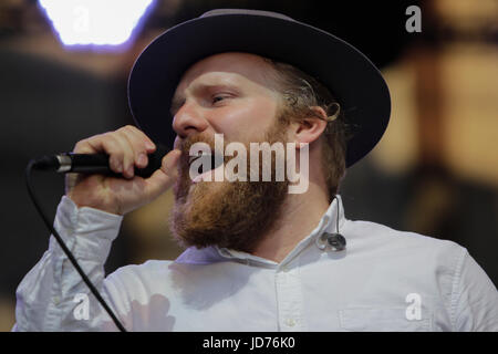 Worms, Deutschland. 18. Juni 2017. Britische Sängerin Alex Clare führt live auf der Bühne auf die 2017 Festival der Jazz- und Joy in Worms. Bildnachweis: Michael Debets/Alamy Live-Nachrichten Stockfoto