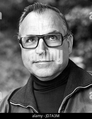 Archiv - der ehemalige deutsche Bundeskanzler Helmut Kohl während eines Urlaubs im Salzkammergut, Deutschland, 28. Juli 1974. Kohl, verstarb im Alter von 87 in Eggershaim am 16. Juni 2017. Er war Kanzler für 16 Jahre und Chef der Partei CDU für ein Vierteljahrhundert. Foto: Heinz Wieseler/dpa Stockfoto