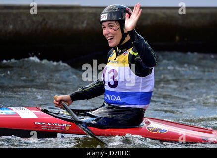 Prag, Tschechische Republik. 17. Juni 2017. Tereza Fiserova der Tschechischen Republik tritt während der abschließenden C1 Frauen Wasser Slalom Weltcup-Event in Prag, Tschechische Republik, 17. Juni 2017. Bildnachweis: Roman Vondrous/CTK Foto/Alamy Live-Nachrichten Stockfoto