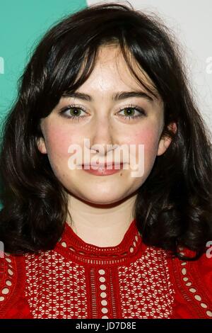 Brooklyn, NY, USA. 17. Juni 2017. Abby Quinn im Ankunftsbereich für Festnetz Special Screening bei BAMCINEMAFEST 2017, BAM Harvey Theater, Brooklyn, NY 17. Juni 2017. Bildnachweis: Jason Mendez/Everett Collection/Alamy Live-Nachrichten Stockfoto