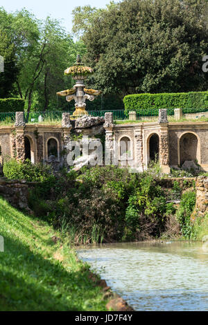 Wasser-Chanel aus Fontain Giglio in Villa Doria Pamphili an der Via Aurelia Antica Stockfoto