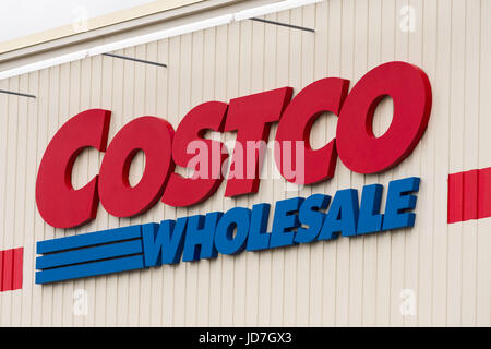 Costco Wholesale Markenlogo auf Gebäude außen Stockfoto