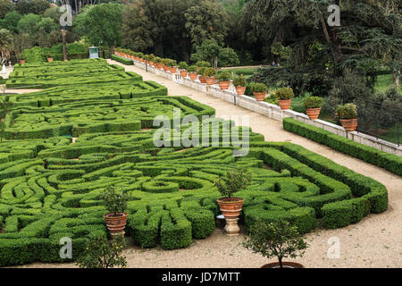 Flowerspots mit dekorativen Orange in der Villa Doria Pamphili an der Via Aurelia Antica Stockfoto