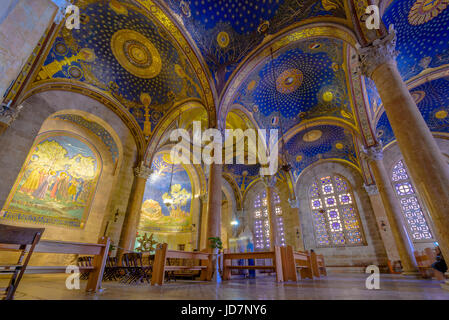 JERUSALEM, ISRAEL - 18. April 2015: Das Innere von The Church of All Nations (Basilika der Agonie) in Jerusalem, Israel Stockfoto