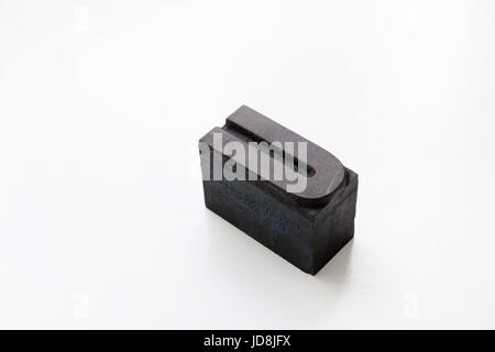 Alten Buchdruck Buchstaben u drucken Block isoliert auf weißem Hintergrund Stockfoto