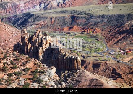 Blick Aus Der Vogelperspektive Des Historischen Fruita District Valley Capitol Reef National Park. Malerischer Blick auf die Landschaft des Desert Rock von oben, Utah Südwesten der USA Stockfoto