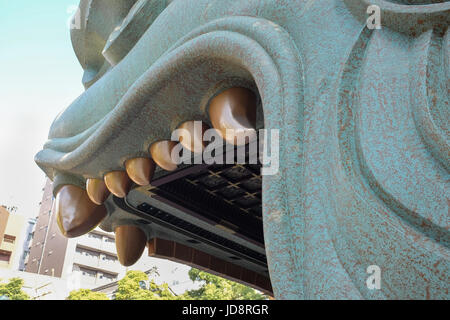 Namba Yasaka Schrein in Osaka, Japan. Stockfoto