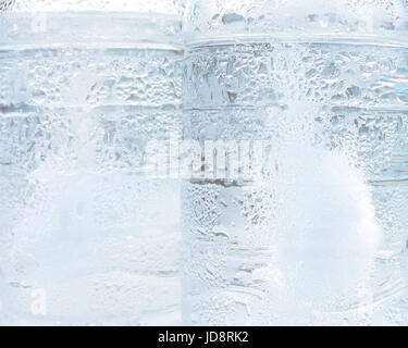 Textur von gefrorenem Wasser Tropfen kühlen Eis, Wasser in Flaschen Stockfoto