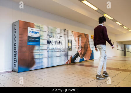 "Diana" Amazon Locker in Hammersmith Broadway, London, England, UK Stockfoto