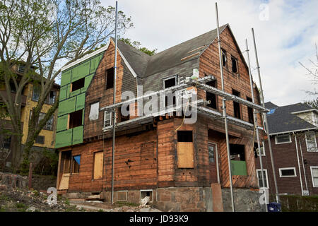 Aufbauend auf hölzernen dreistöckiges Haus Savin Hill Dorchester Boston USA laufenden Konservierungsarbeiten Stockfoto