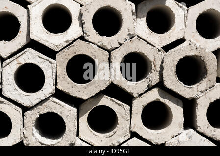 Sechseck-Haufen für Stiftungen in kleinen Bau verwendet. Stockfoto