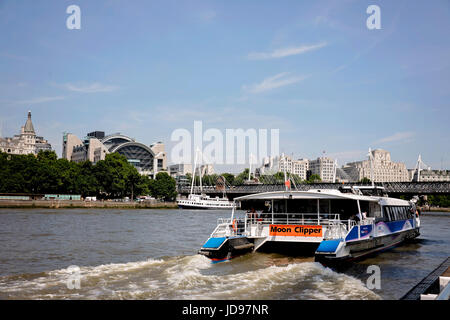 MBNA Thames Clipper auf der Themse Stockfoto