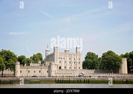 Tower von London auf der Themse Stockfoto