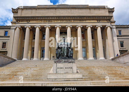 Low Memorial Library und Alma Mater Statue an der Columbia University, New York City, New York, USA Stockfoto