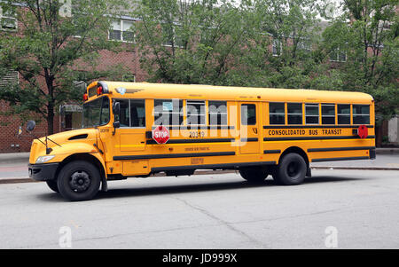 Schulbus in Manhattan, New York City, New York, USA Stockfoto